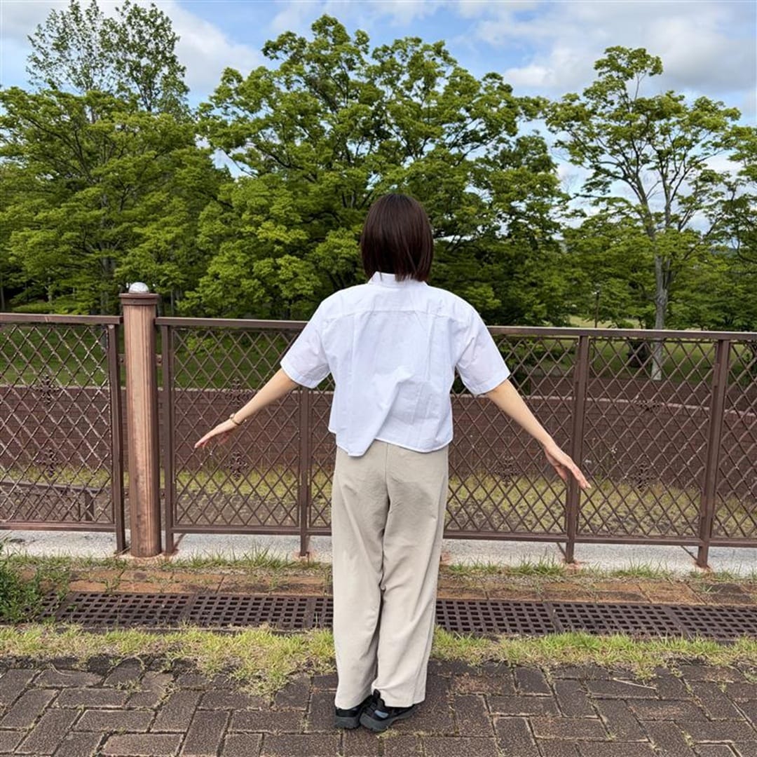 背面