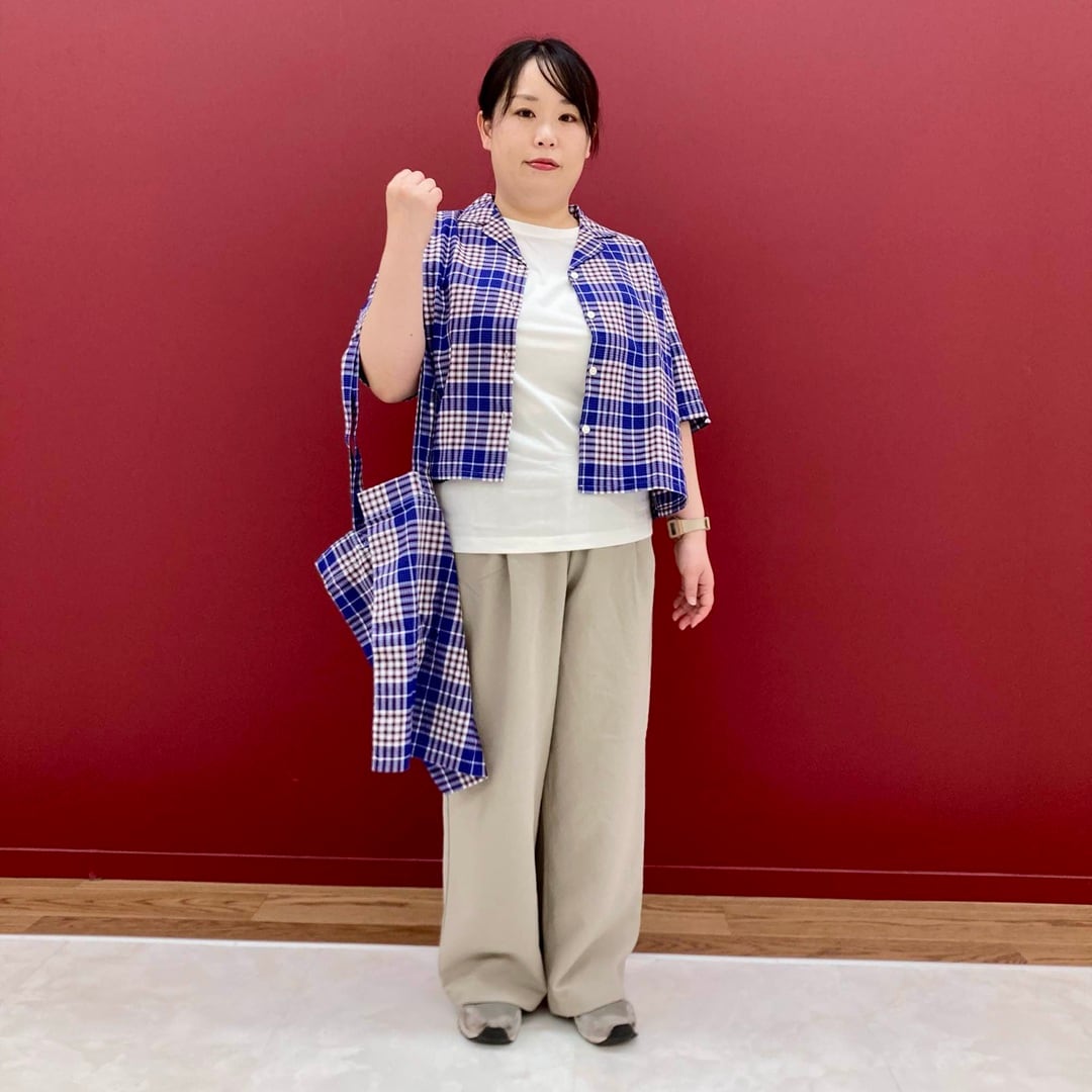 全身写真　マドラスシャツ