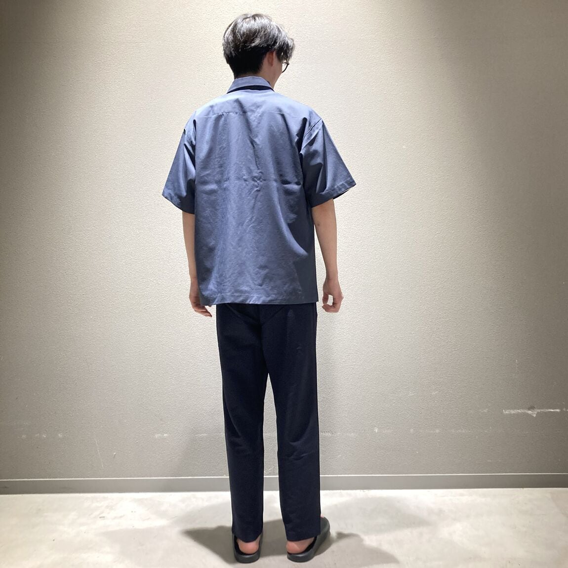 背面