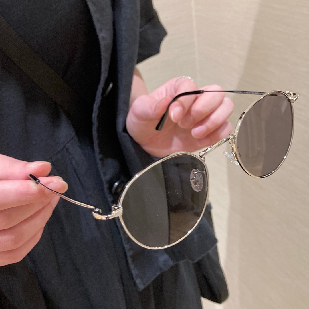 サングラスのアップ画像
