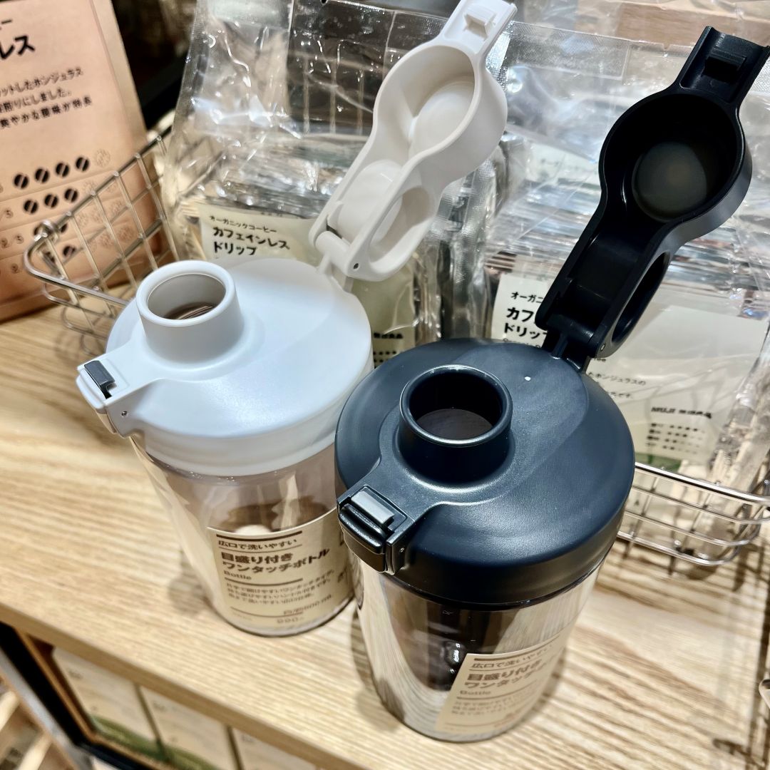 【イオンモール佐野新都市】新商品　広口で洗いやすい 目盛り付き ワンタッチボトル_15Gqif