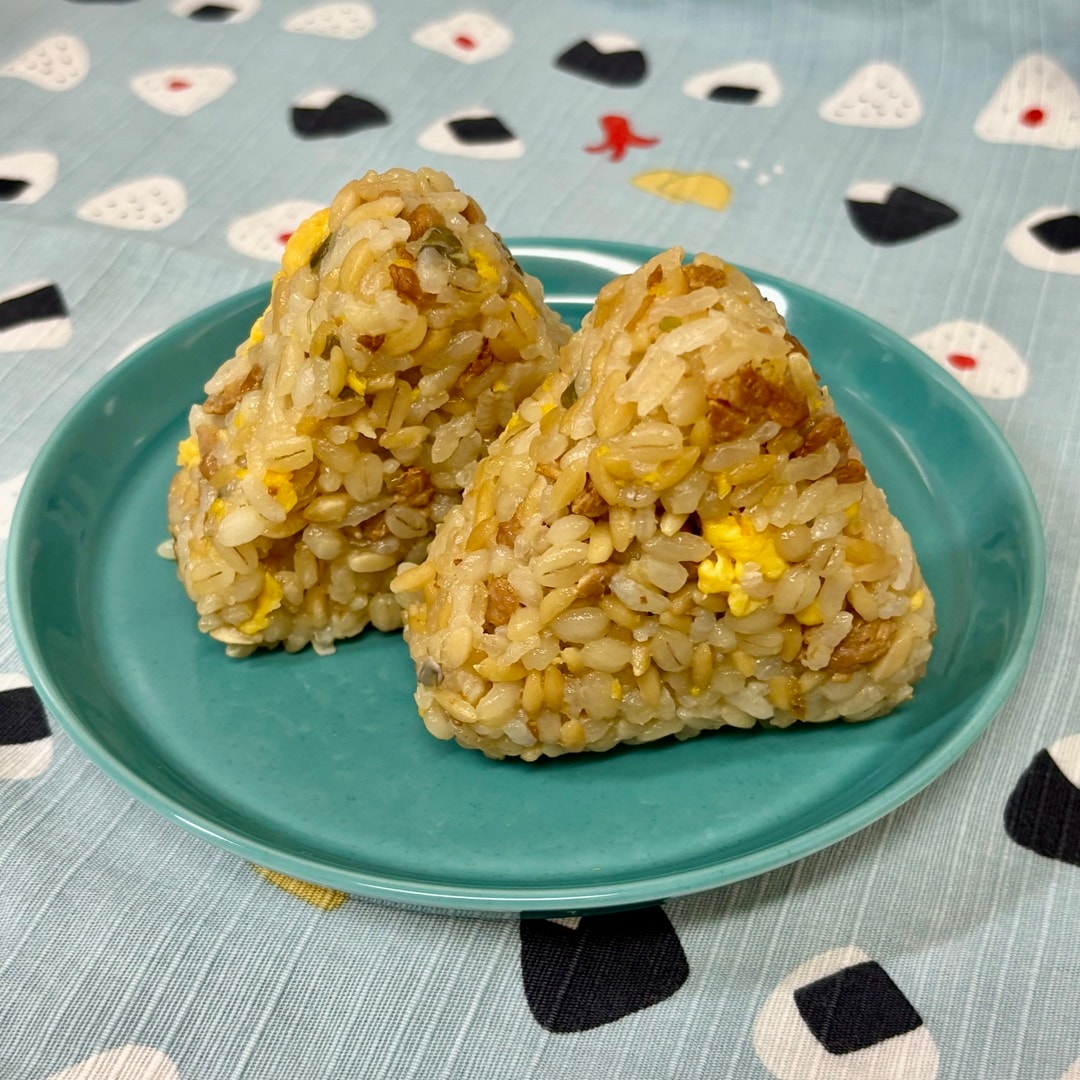 【イズミヤショッピングセンター神戸玉津】 『たんぱく質がとれるおにぎり　鶏そぼろとたまご』のご紹介。_B9JDEd