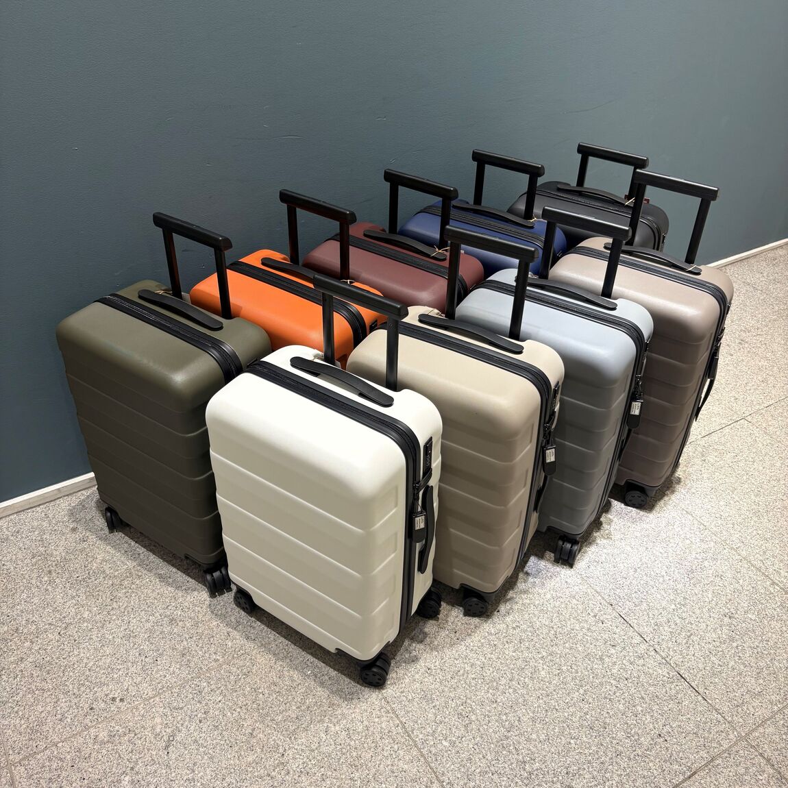 【新宿通り】旅行シーズンにオススメ:ハードキャリーケース_D8WxH0