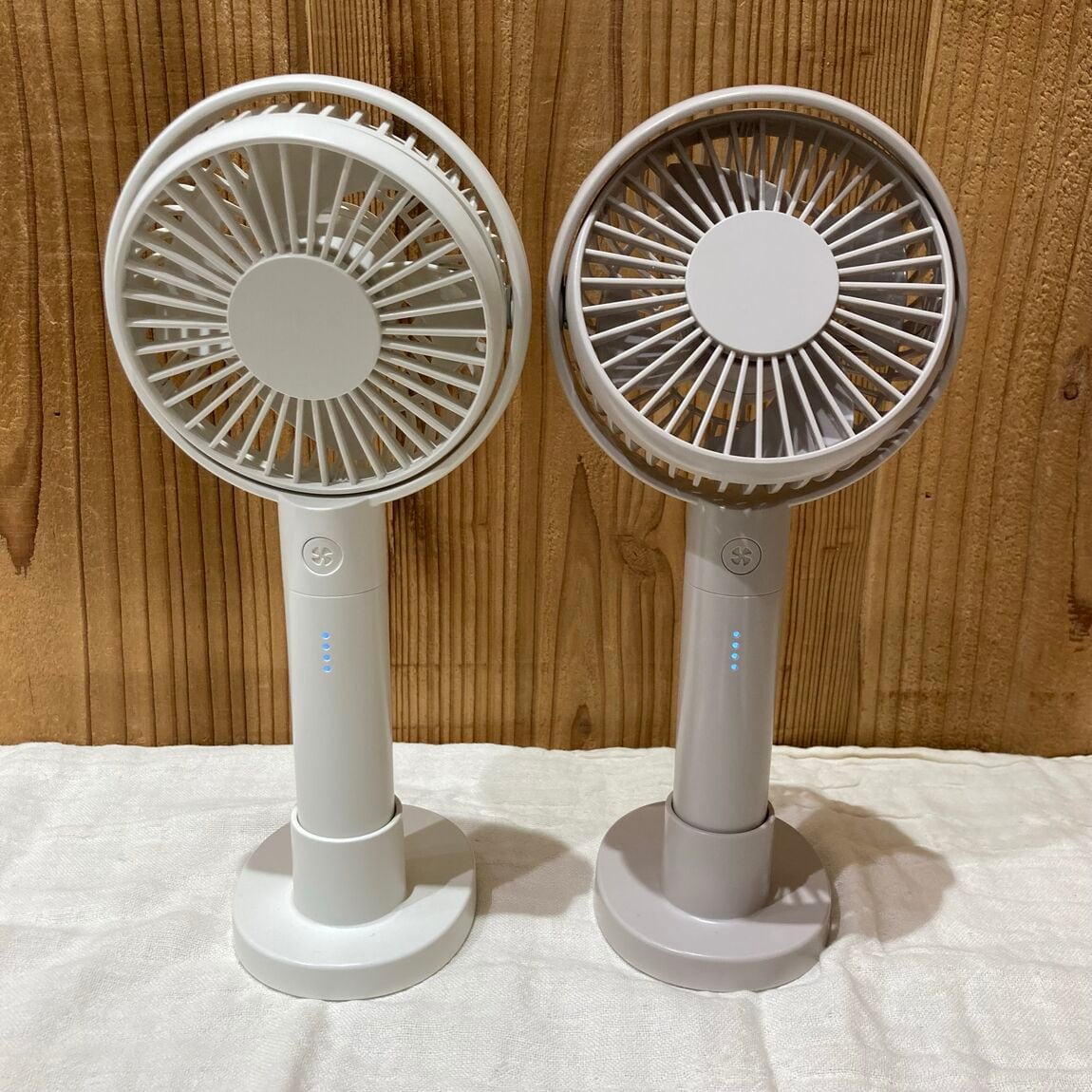 角度が変えられる充電式ハンディファン