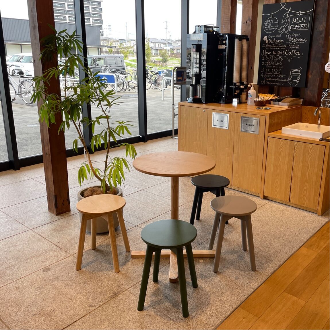 カフェテーブル