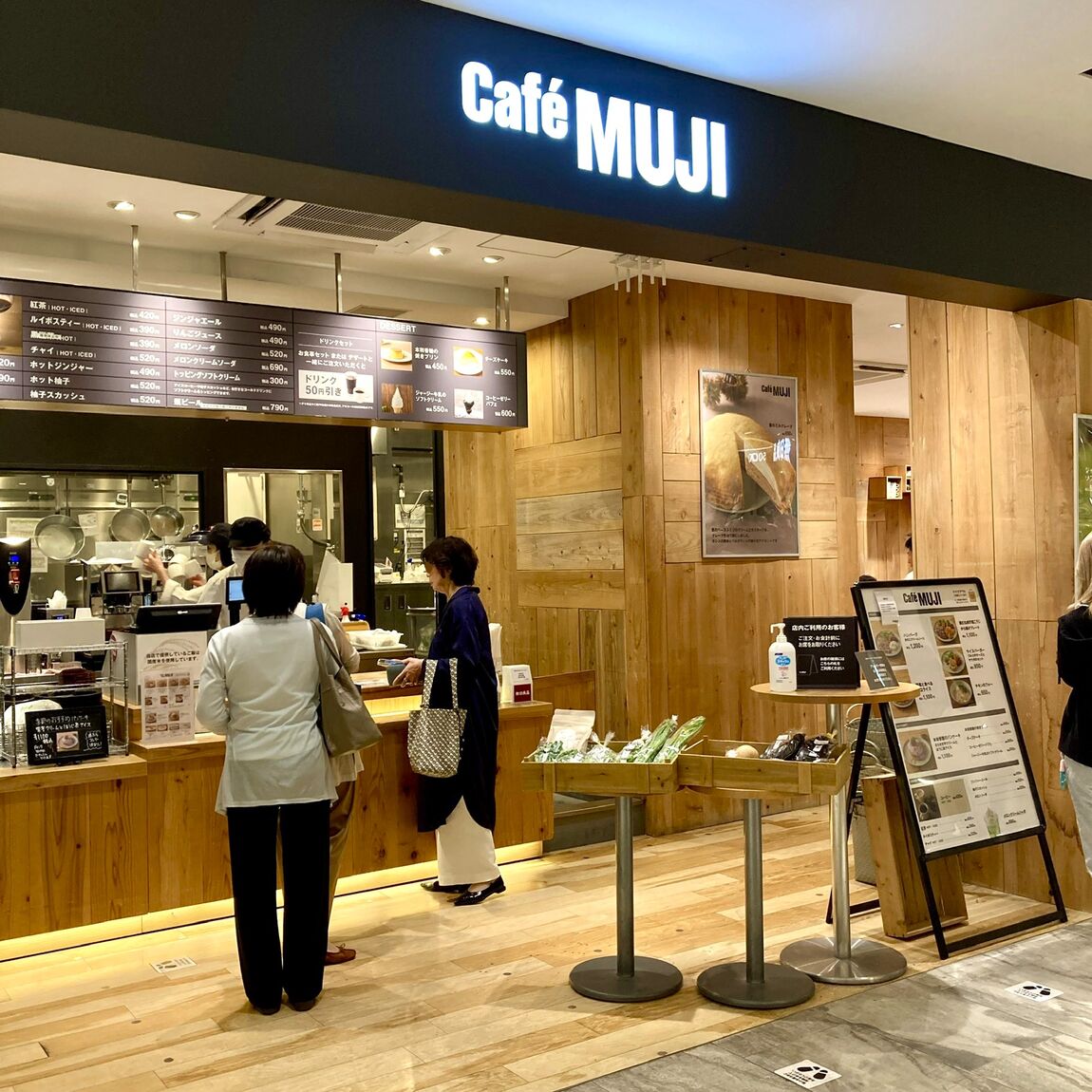 【Cafe＆MealMUJ神戸BAL】ちょっと海まで_J6j8jp