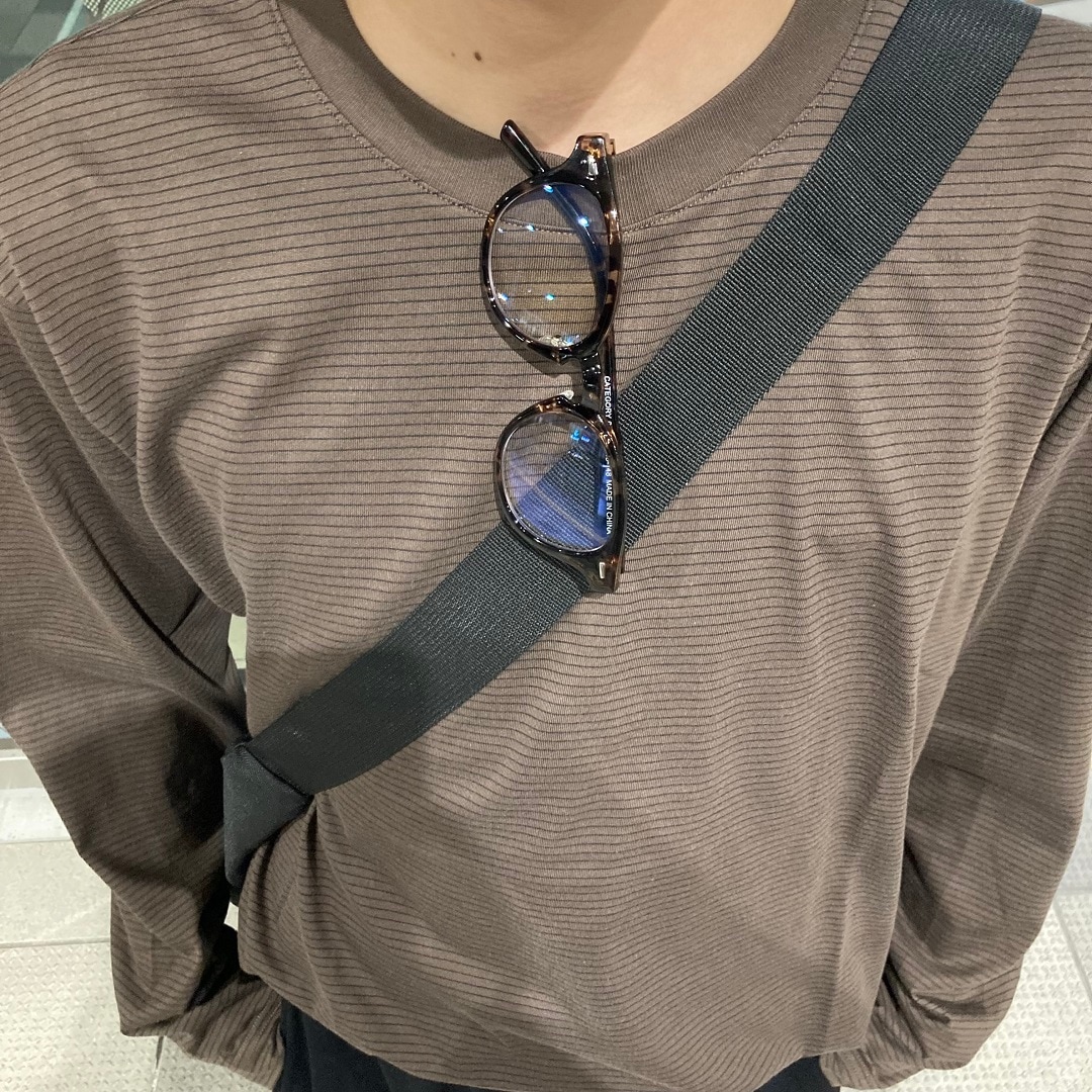 立っている男性の写真