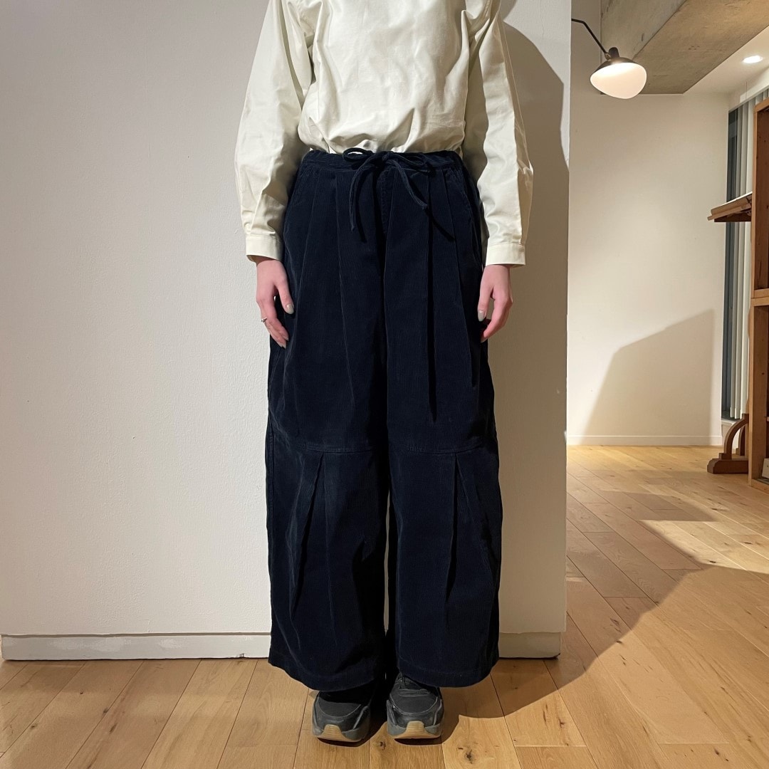 ネイビーコーデュロイ