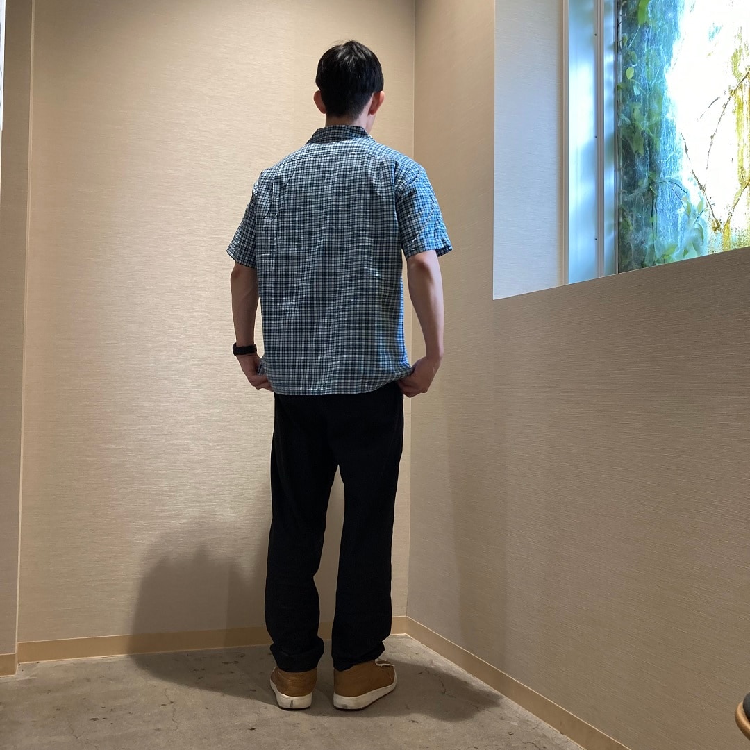 後ろ姿