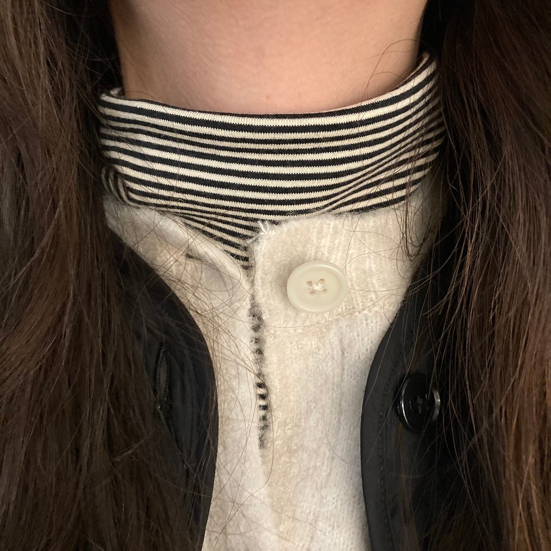 立っている女性の写真