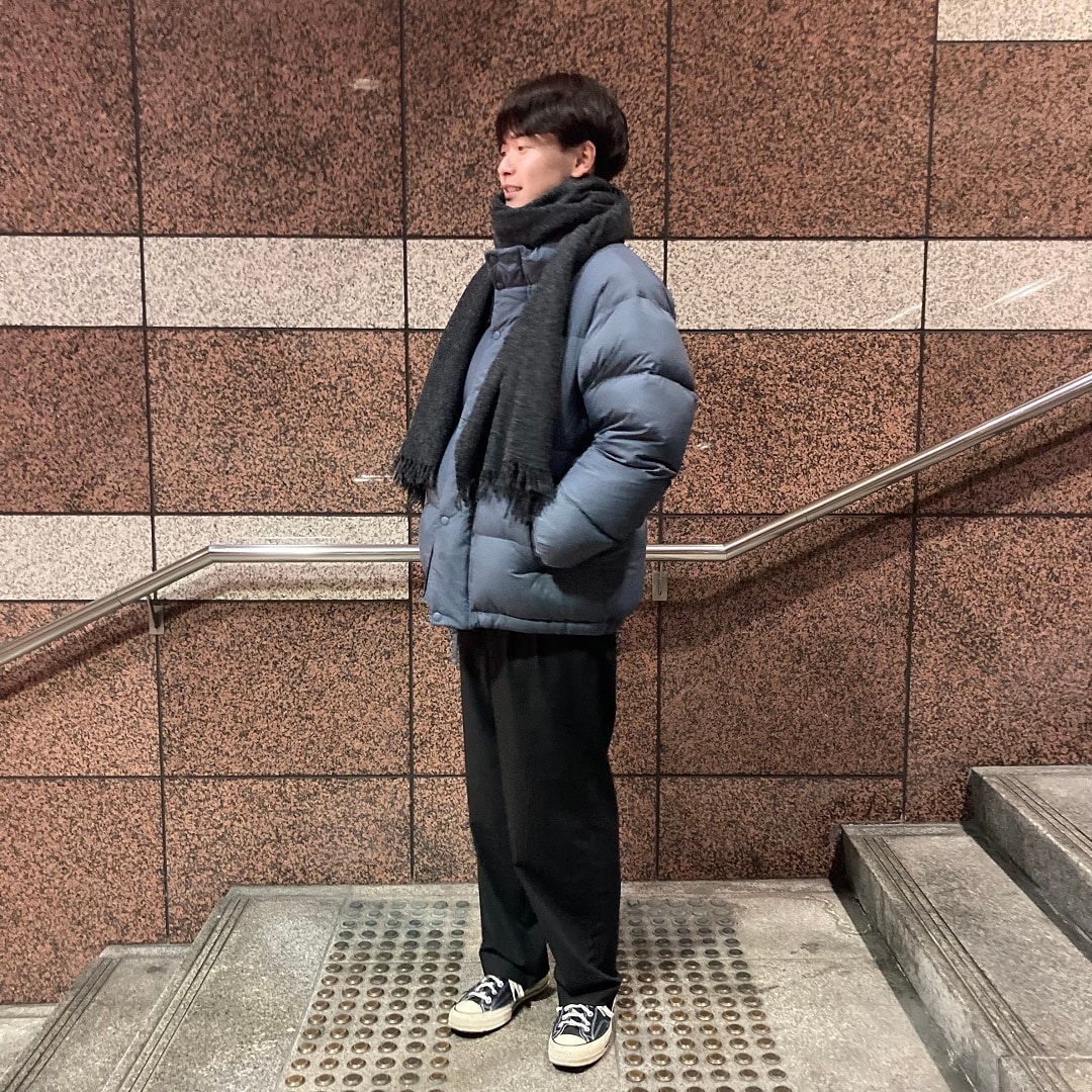 立っている男性の写真