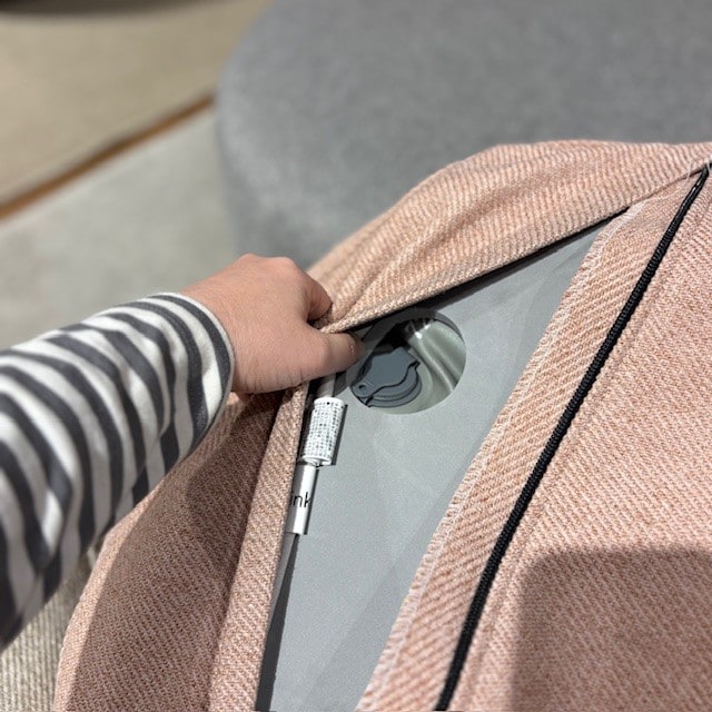 空気でできたフロアクッション　エアポンプ別売り