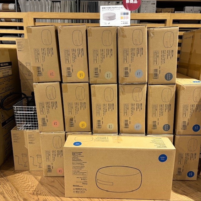 空気でできたフロアクッション　持ち帰りしやすい