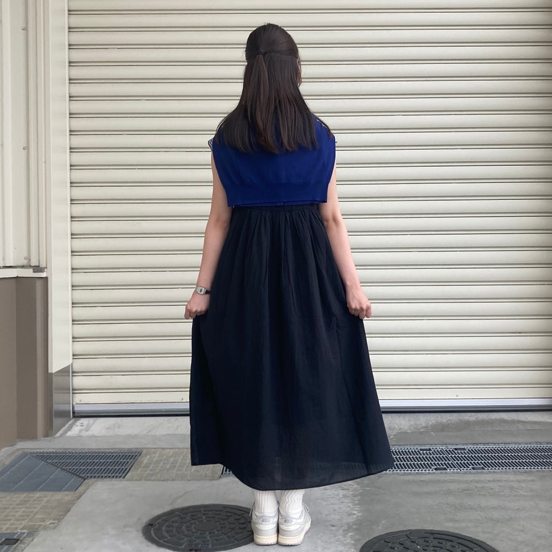 スタッフスナップ　全身　後ろ