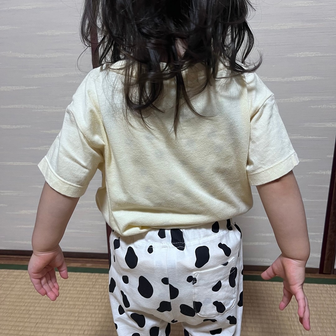 柄のパンツを合わせて