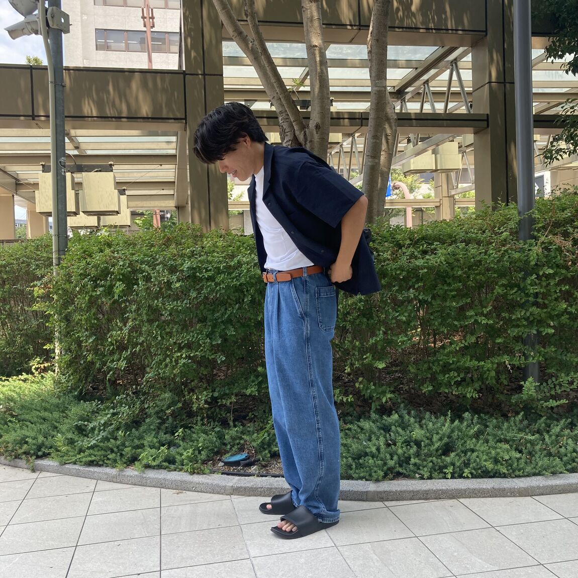 男の子が立っている写真