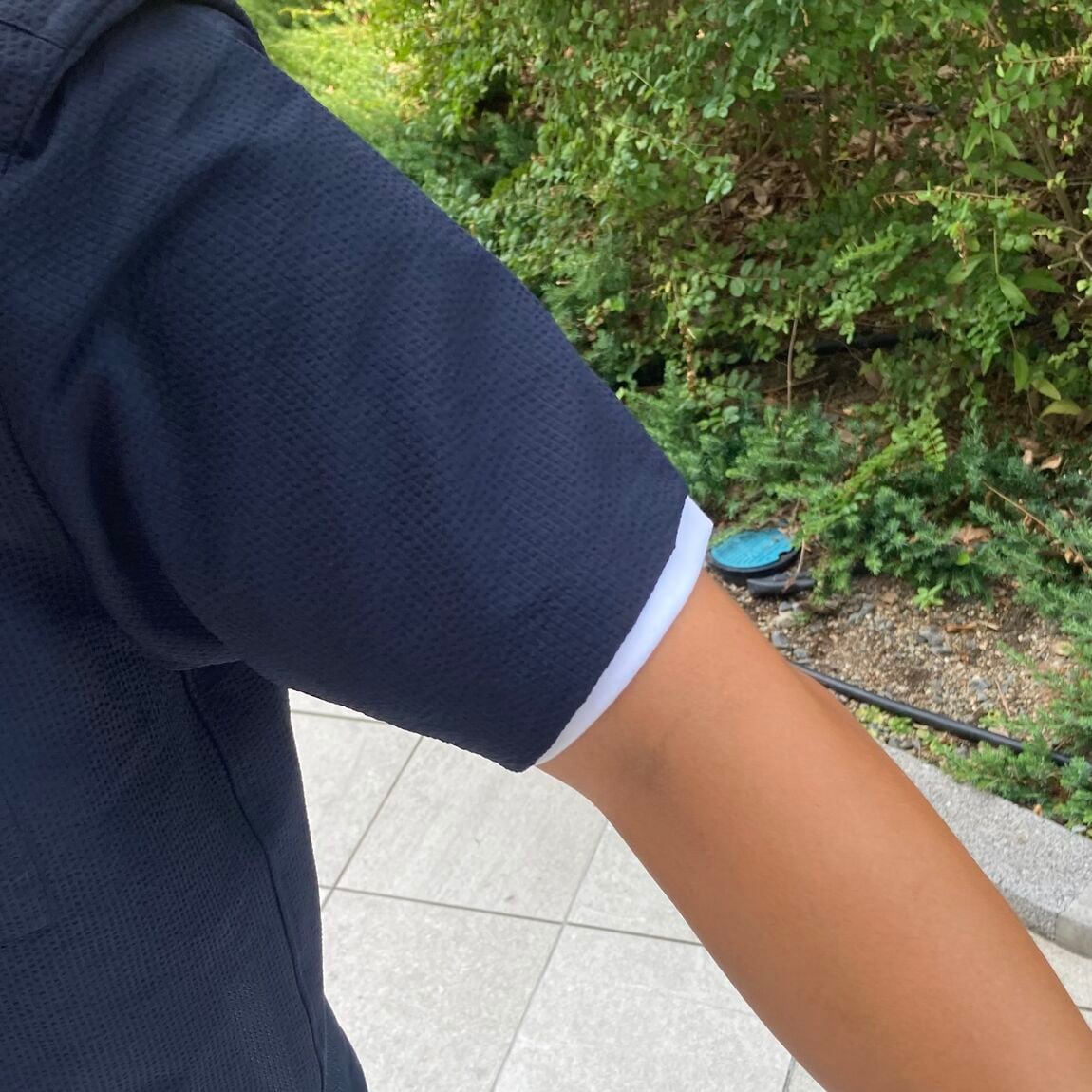 男の子が立っている写真