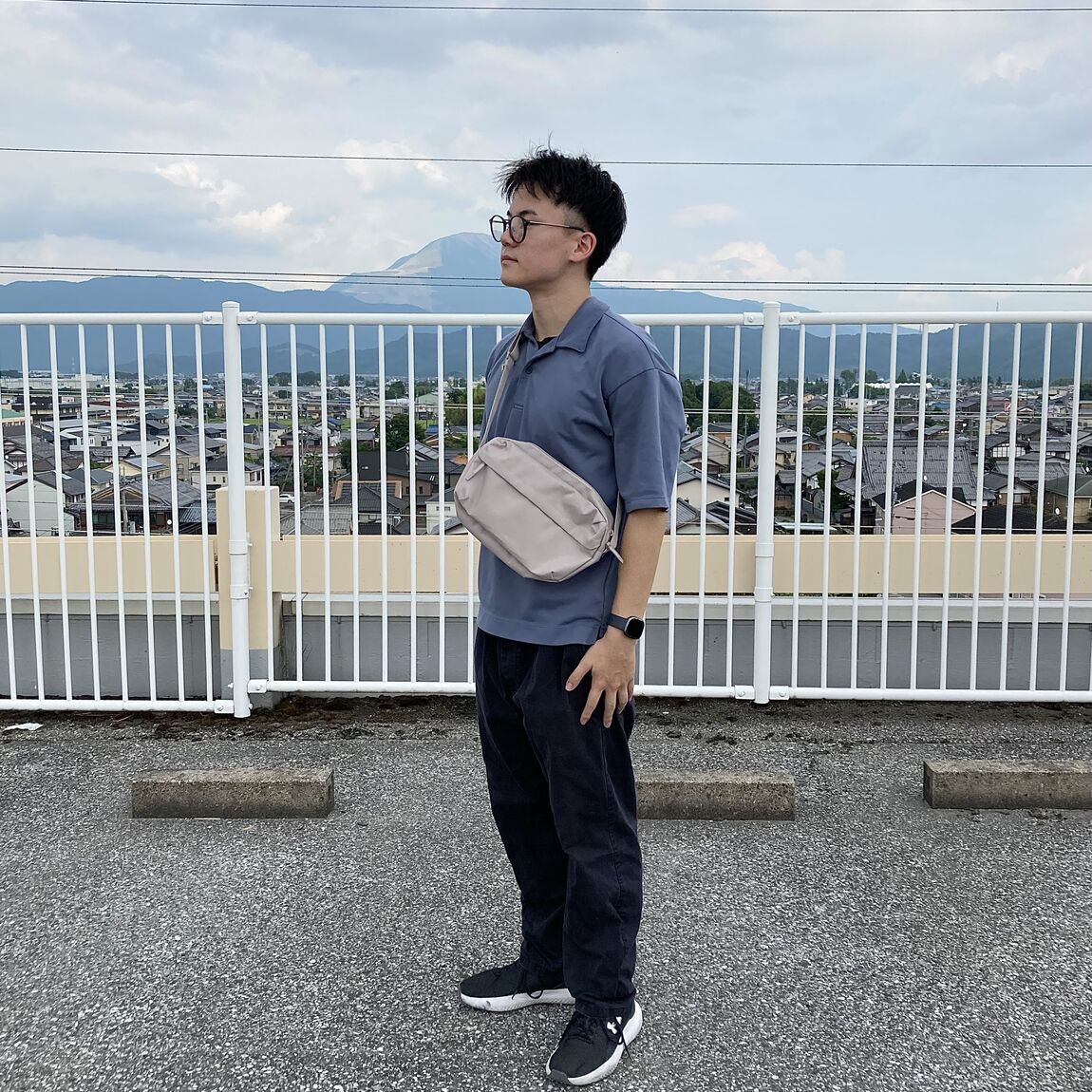 ベージュ