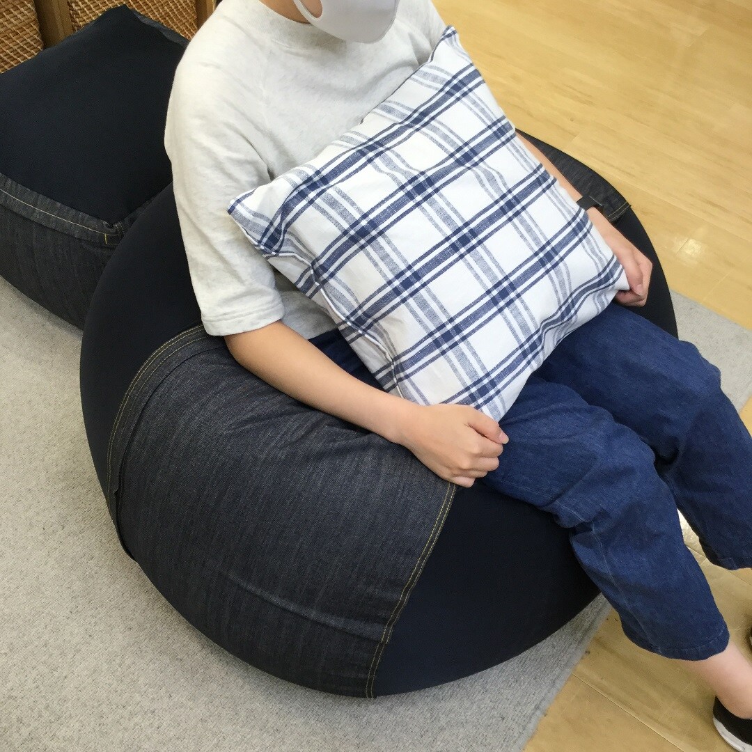 体にフィットするソファ