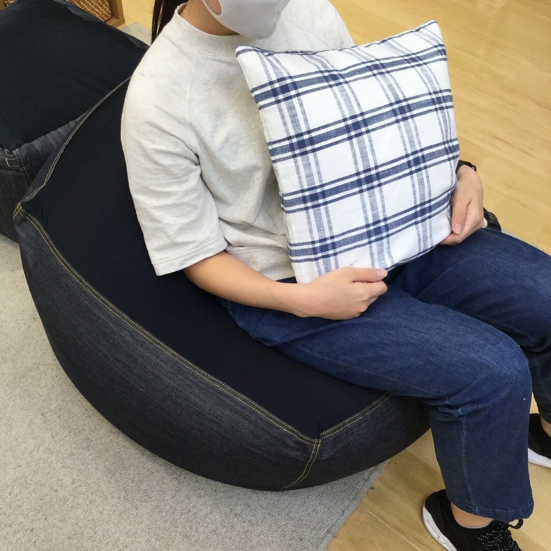 体にフィットするソファ