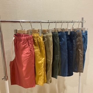 紳士のショートパンツが掛けられています。