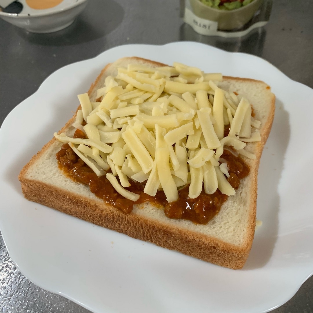 チーズをのせます
