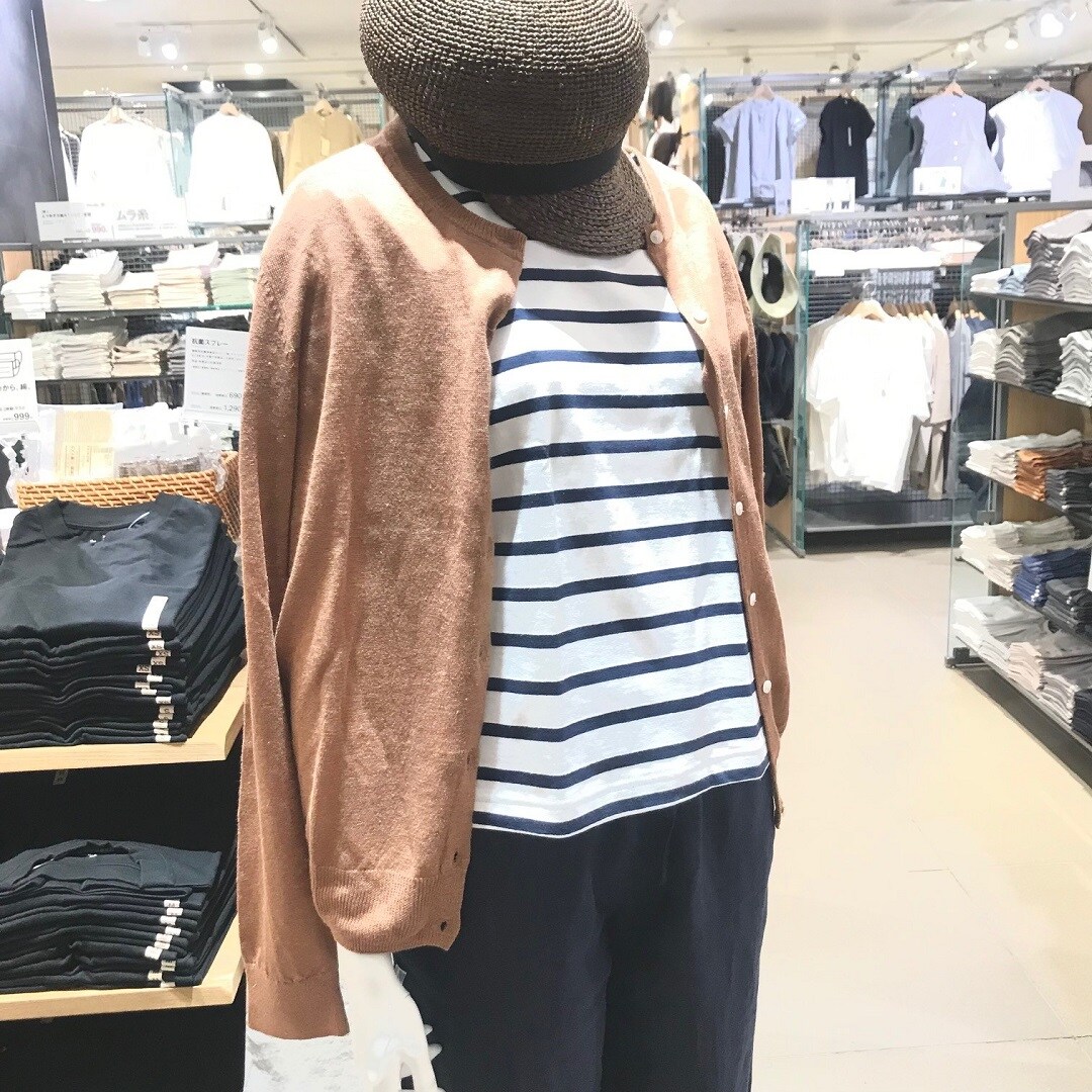 【ザ・モール仙台長町】リネンカーディガンを着た写真