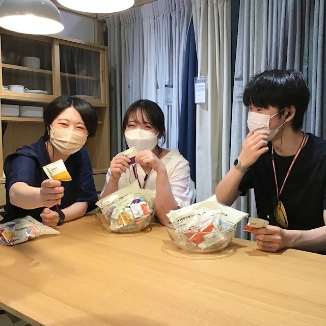 【家族団らん風写真Ｂ】