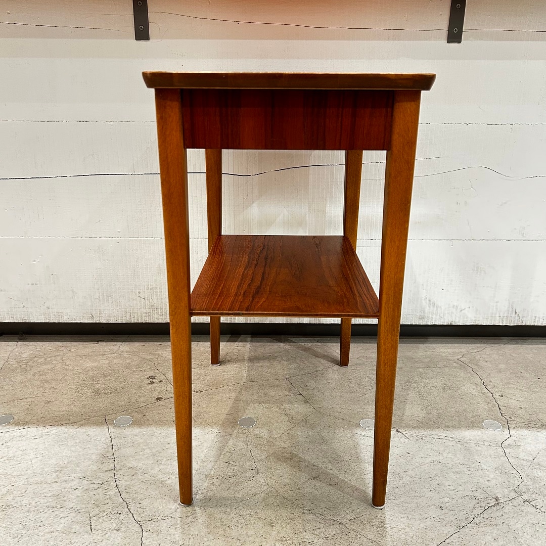 サイドテーブル側面