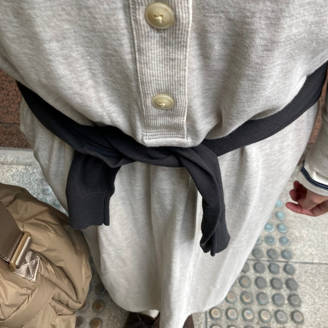 女の子が立っている写真