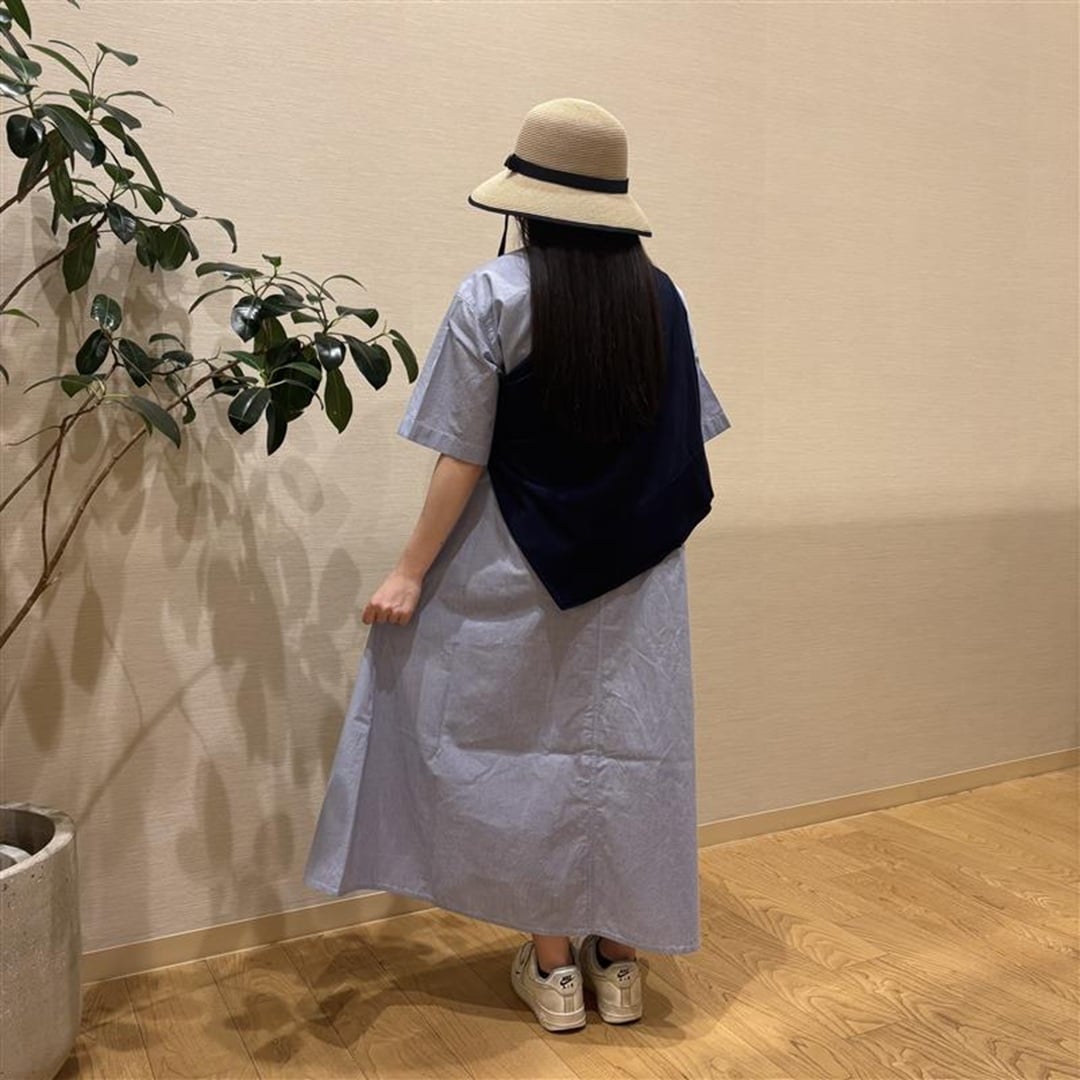ワンピース後ろ姿