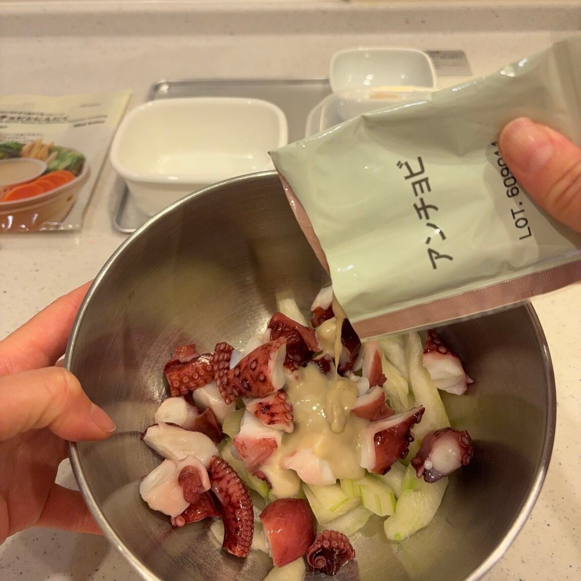 【ららテラス北綾瀬】せいろ料理と合わせて温めて食べるソース　アレンジレシピ　「タコとセロリのアンチョビマスタード和え」_3jMian