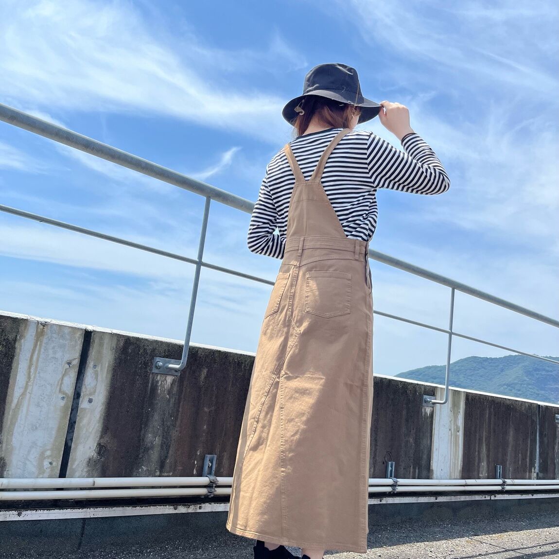 後ろ