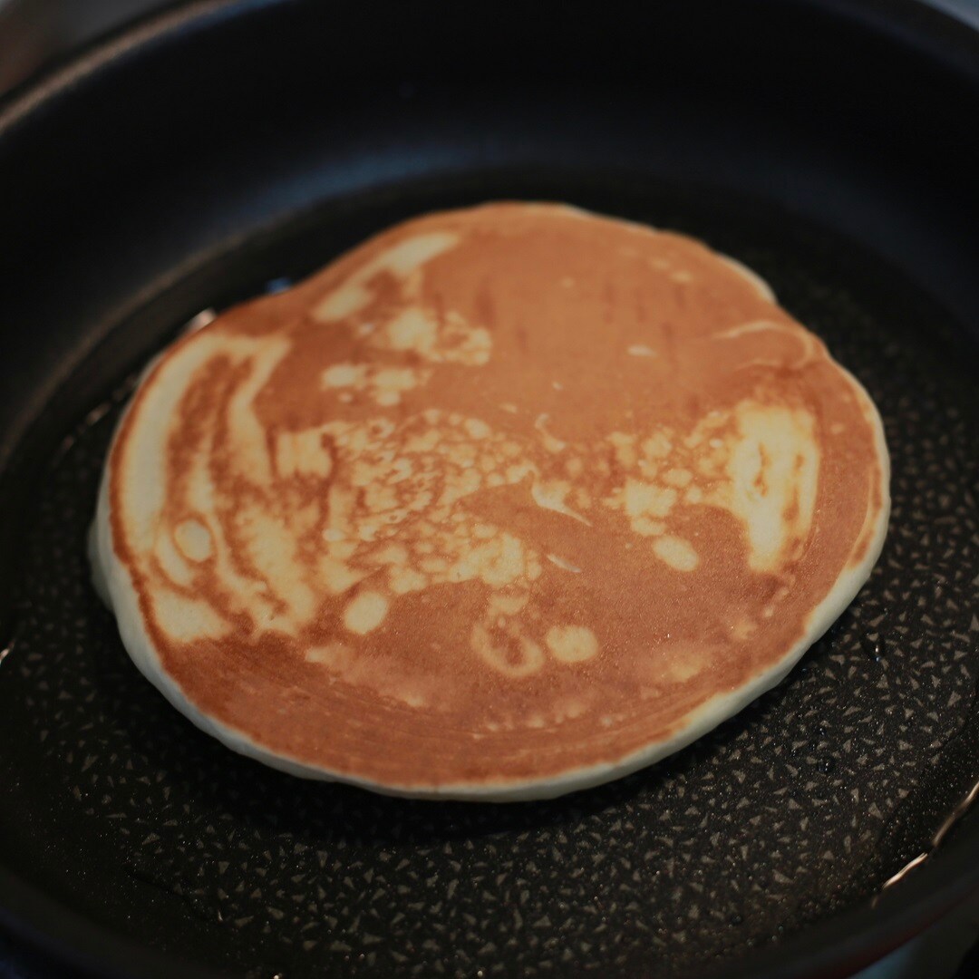 【シァル鶴見】米粉のパンケーキ　焼いてる画像③