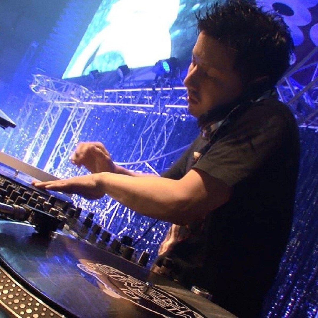 DJ