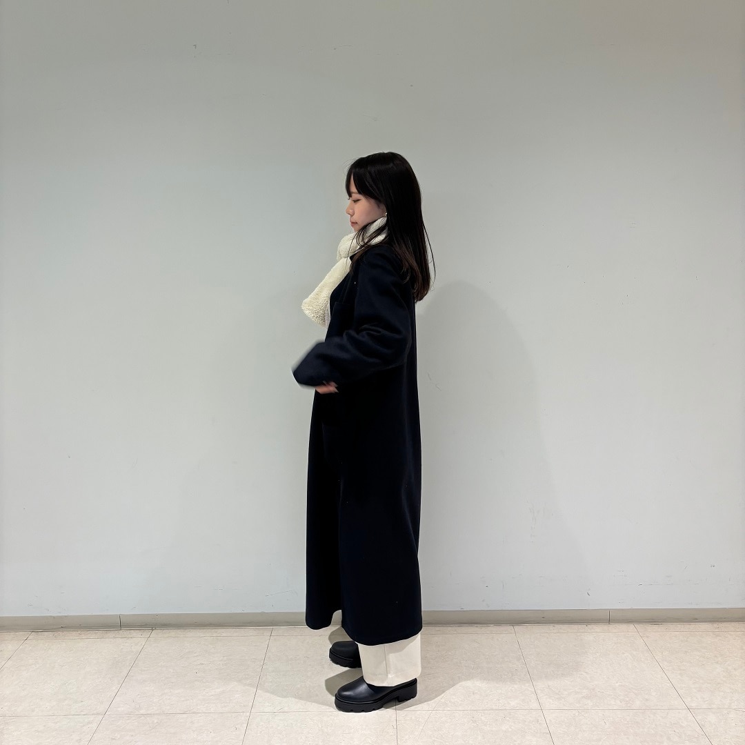 横を向いている写真