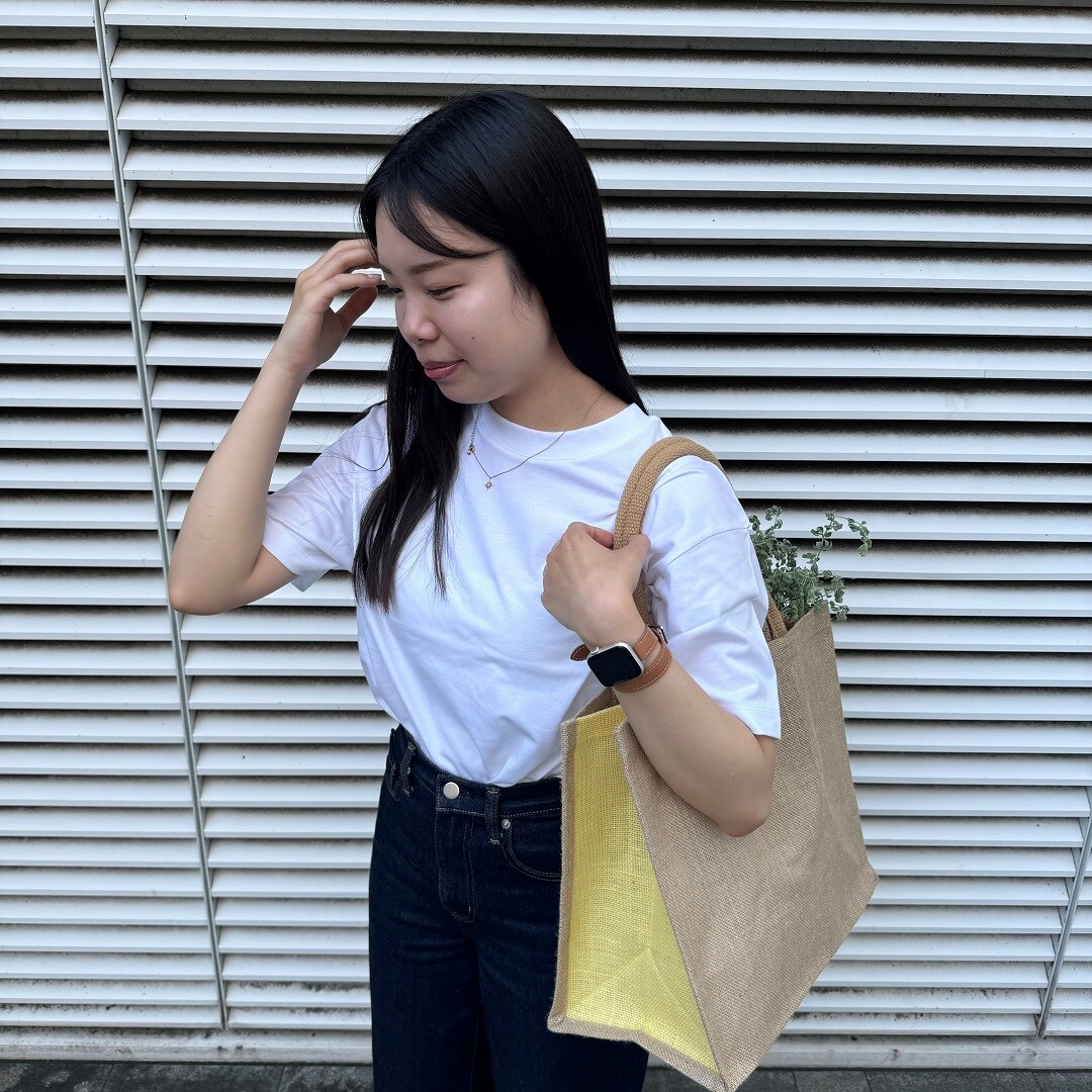 上半身前向きの画像