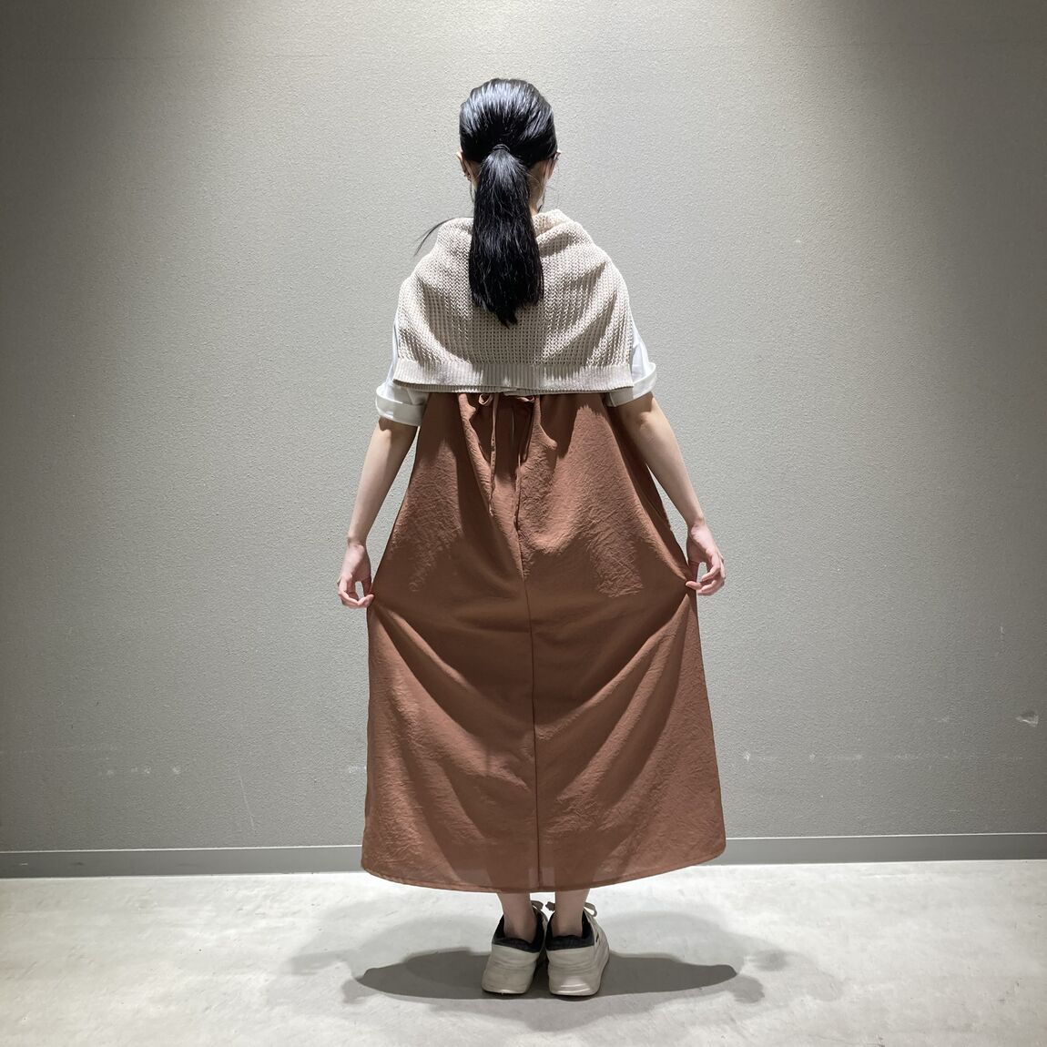 うしろ