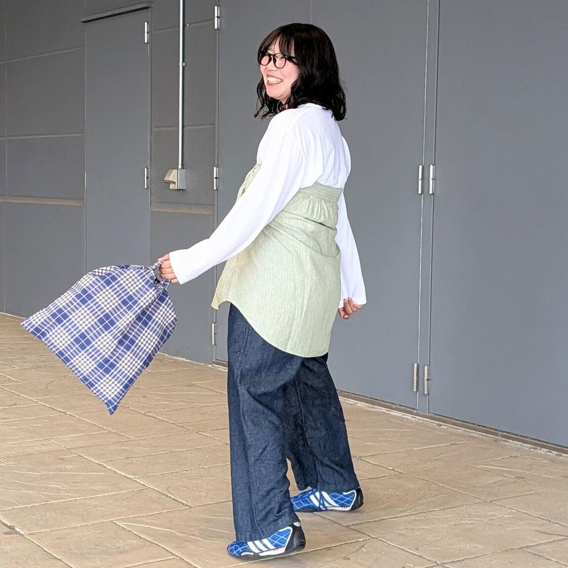 うしろ
