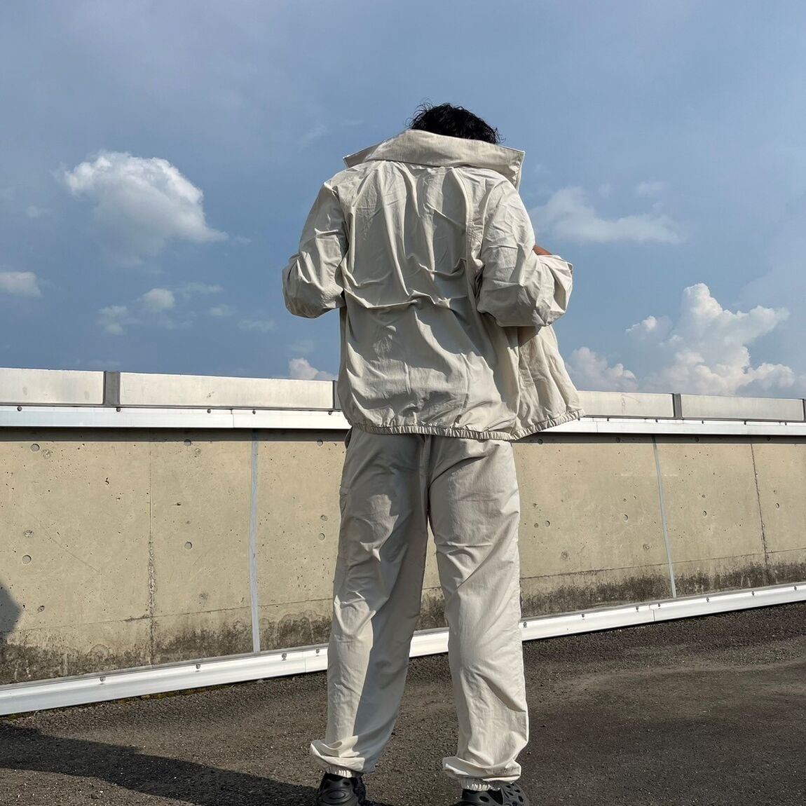 うしろ