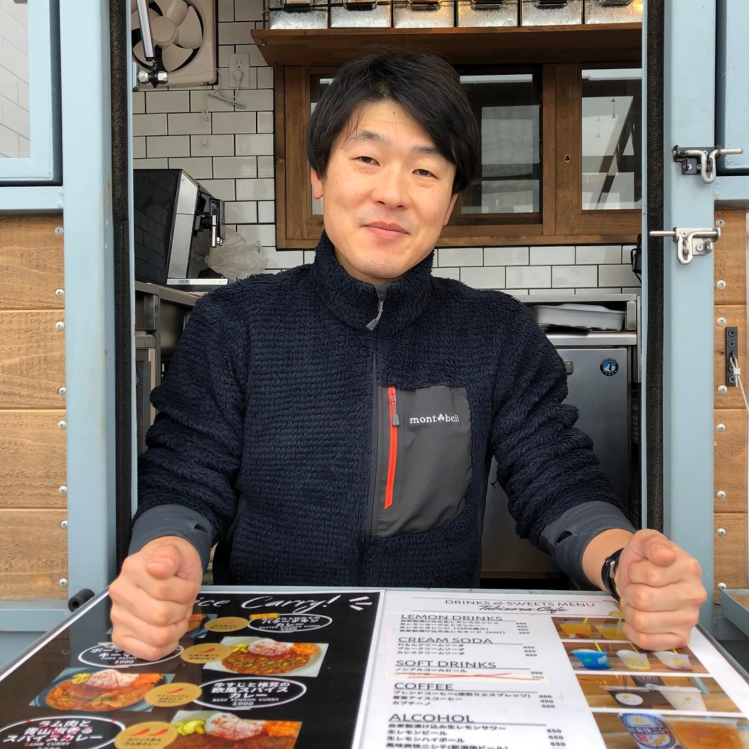 【燕】キッチンカーのスタッフさん