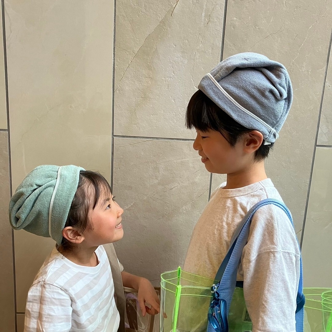 むきあっている画像