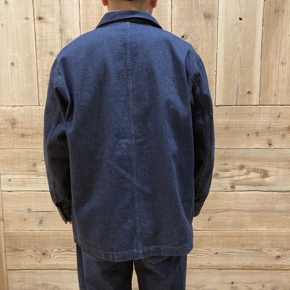 デニムカバーオール　後ろ