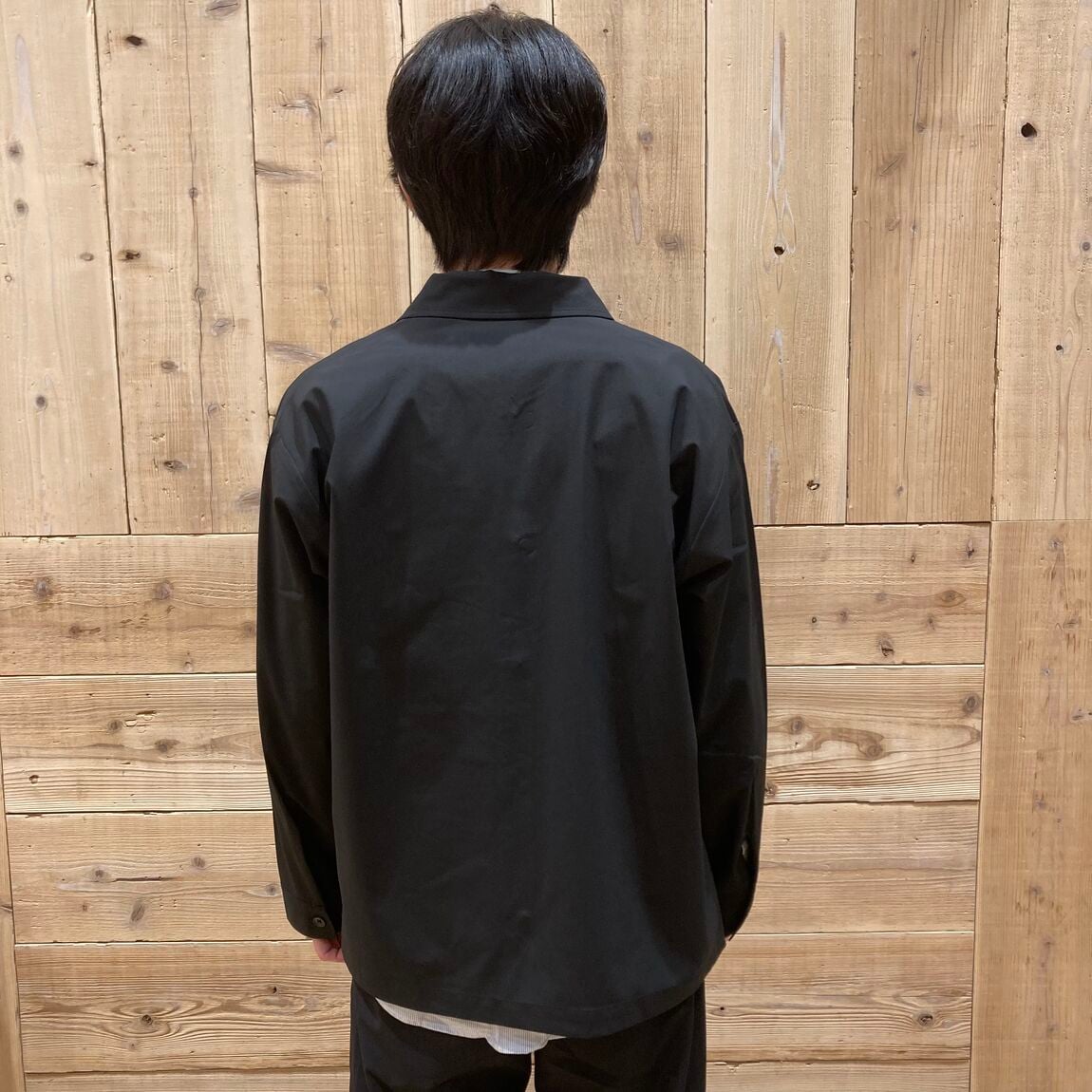 ブルゾン　後ろ