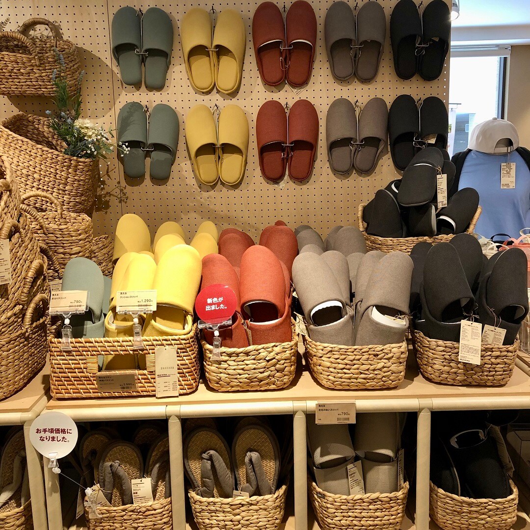 https://contents.muji.com/jp/sites/jp/files/%E3%82%B9%E3%83%AA%E3%83%83%E3%83%91%E2%91%A1.jpg