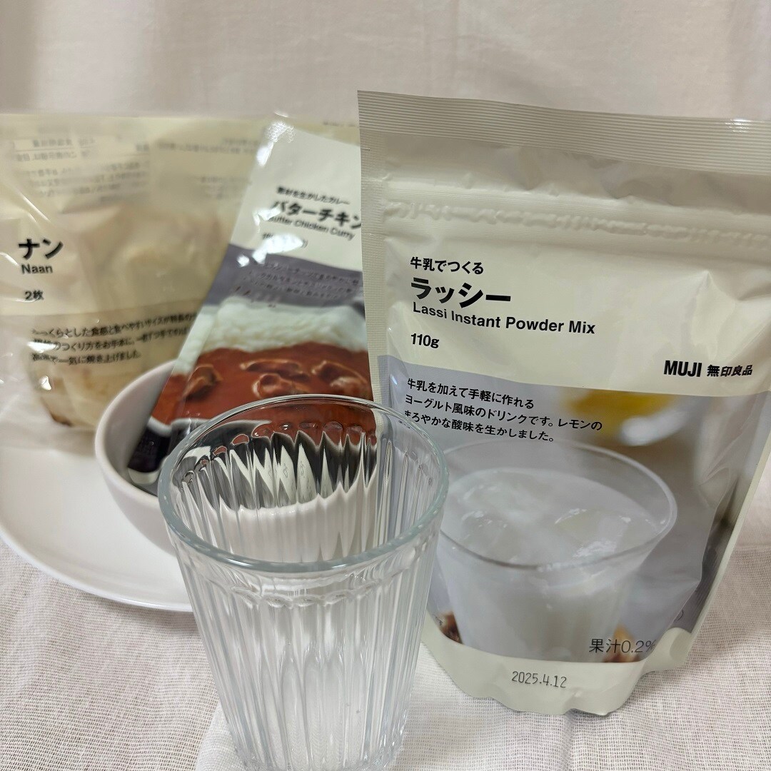 ラッシー、カレー、ナン