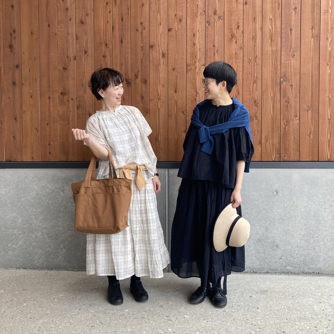 強撚シリーズを着ている2人
