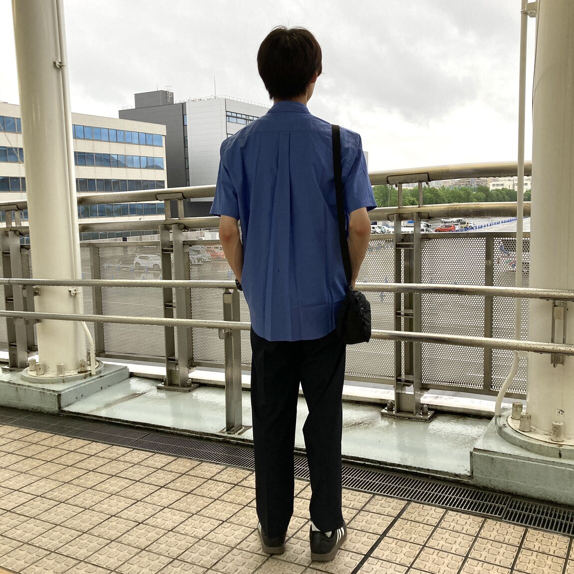 後ろ