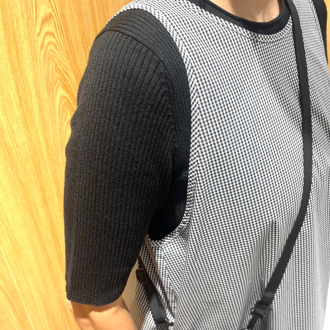 ニットトップスのアップ