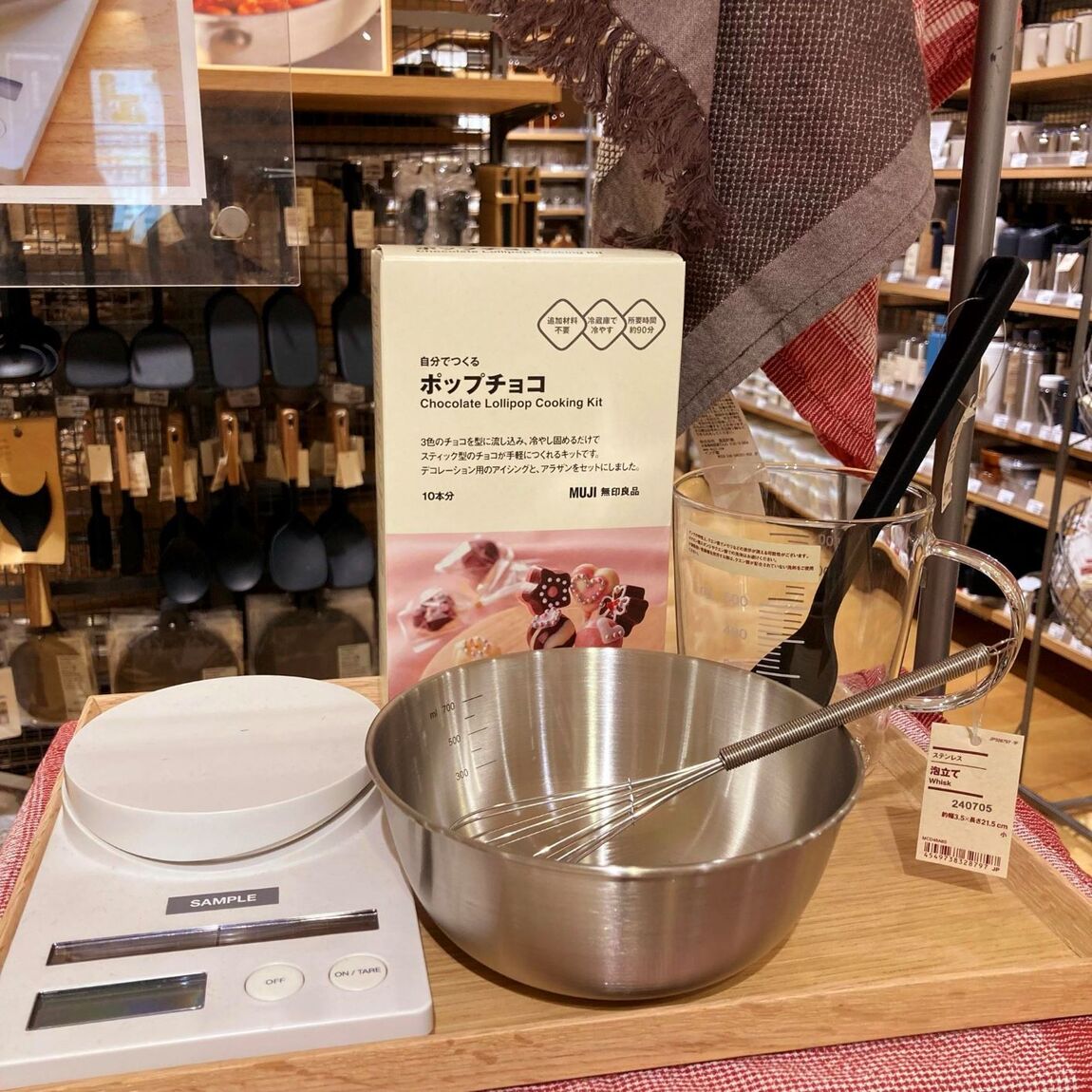 https://contents.muji.com/jp/sites/jp/files/%E3%82%AD%E3%83%A3%E3%83%A9%E3%83%A1%E3%83%AB%E2%91%A1.jpg
